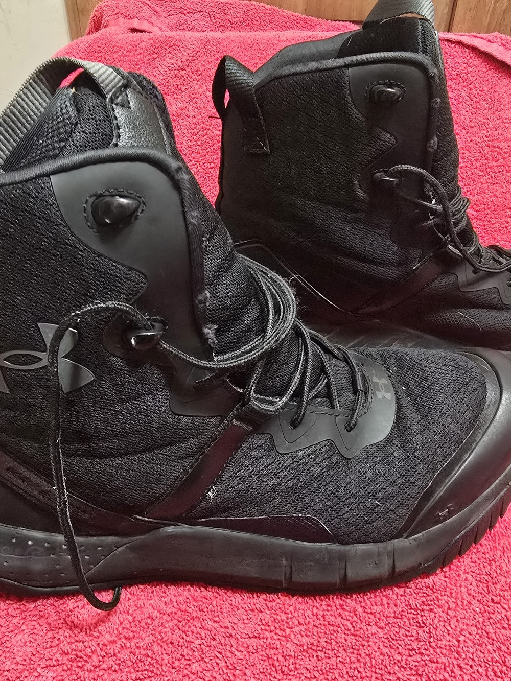Under Armour Men's Black Lace-Up Trail Boots